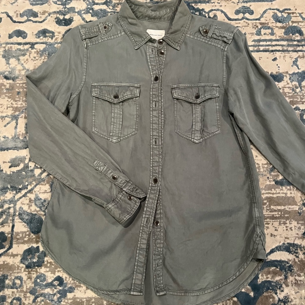 American Eagle boyfriend fit shirt. Xs.